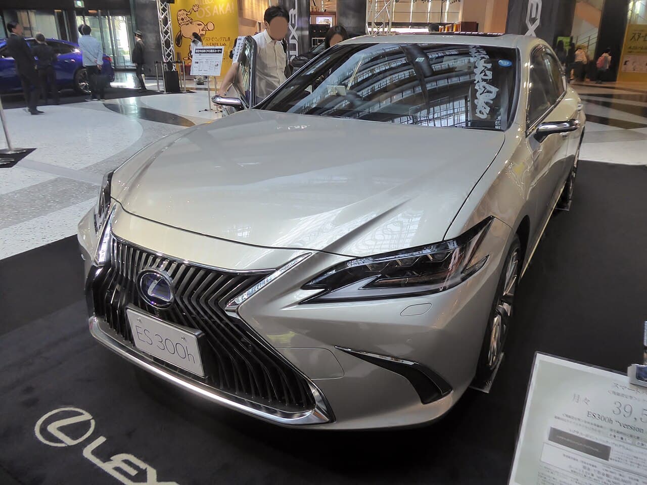 Lexus ES 7